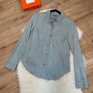 Gap Classic 1969 Chambray Button Up Shirt